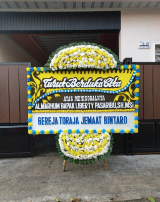 Papan Bunga Duka di Ompang Tanah Sirah
